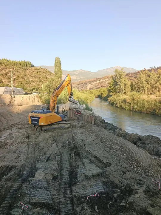 Konya Palplanş: dere yatağında palplanş tahkimatı
